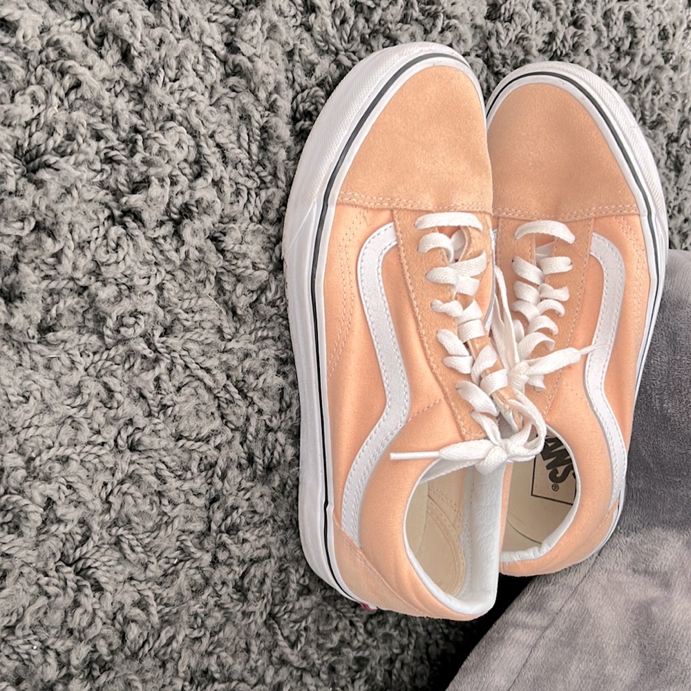 Peach pink Vans size 8.5 in Women’s or a size 7 in men’s only worn twice